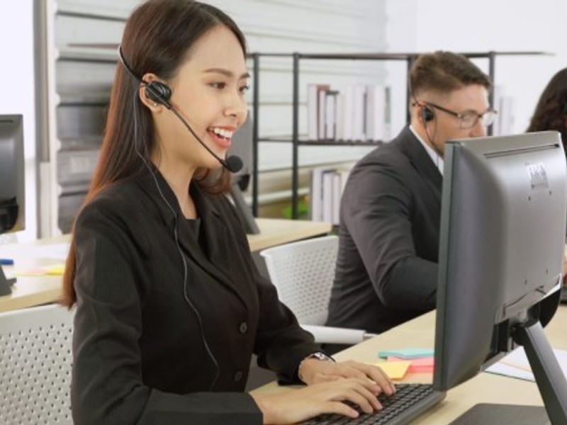 Đội ngũ hỗ trợ khách hàng chuyên nghiệp của Red88 sẵn sàng phục vụ 24/7